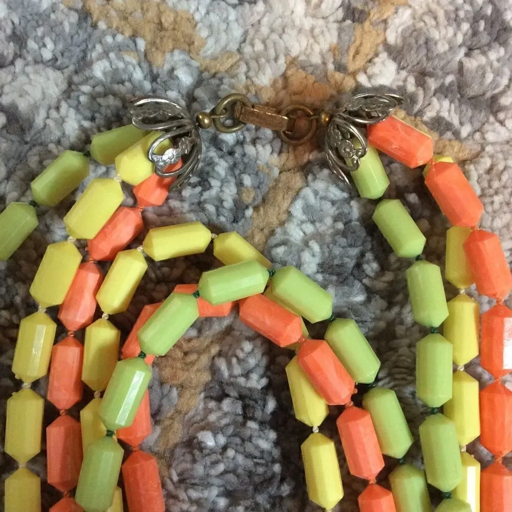 VINTAGE 3 STRAND NEON BEAD NECKLACE! EUC!